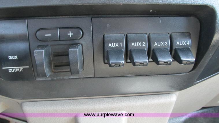 image for item I3007 2008 Ford F450 Super Duty Crew Cab flatbed truck