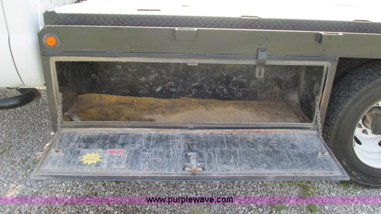 image for item I3007 2008 Ford F450 Super Duty Crew Cab flatbed truck
