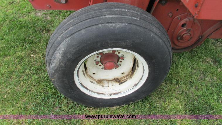 image for item I3009 1985 Hesston 5545 round baler