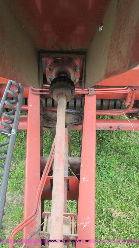 image for item I3009 1985 Hesston 5545 round baler