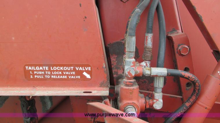 image for item I3009 1985 Hesston 5545 round baler