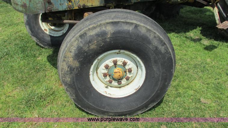 image for item I3010 Oliver G955-22124 tractor