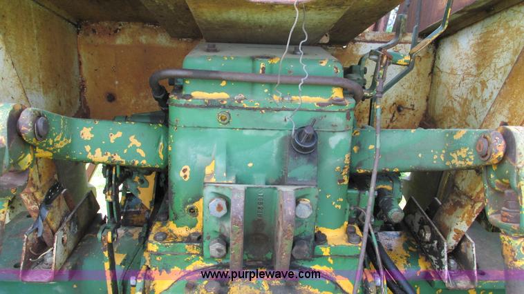 image for item I3010 Oliver G955-22124 tractor