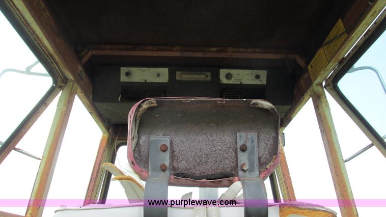 image for item I3010 Oliver G955-22124 tractor