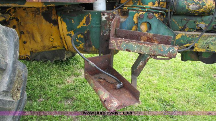 image for item I3010 Oliver G955-22124 tractor