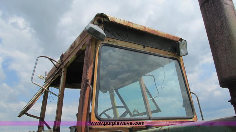 image for item I3010 Oliver G955-22124 tractor