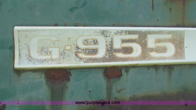 image for item I3010 Oliver G955-22124 tractor