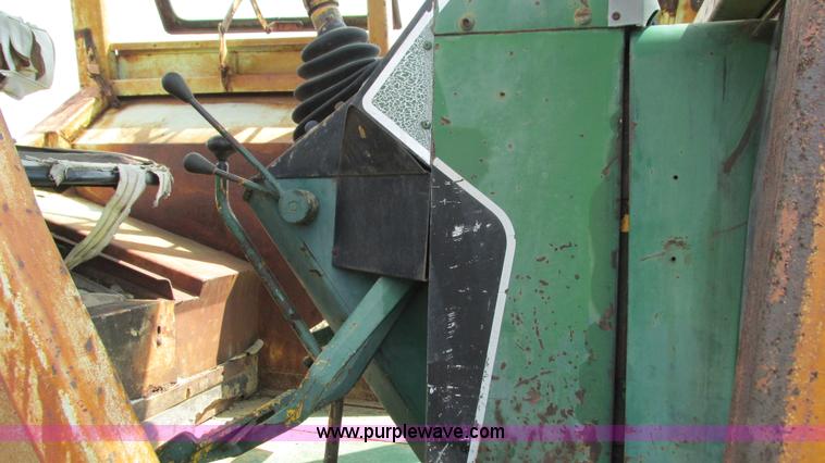 image for item I3010 Oliver G955-22124 tractor