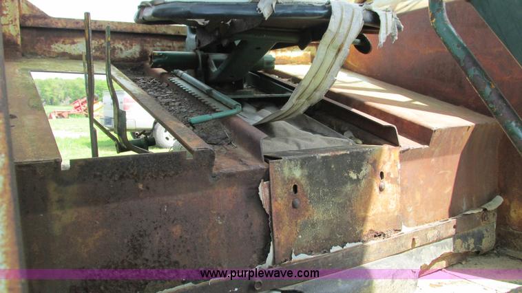 image for item I3010 Oliver G955-22124 tractor