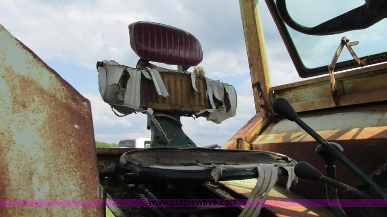 image for item I3010 Oliver G955-22124 tractor