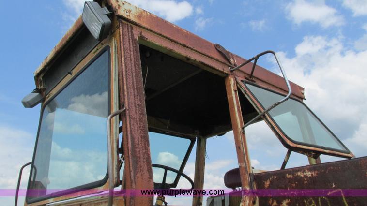 image for item I3010 Oliver G955-22124 tractor