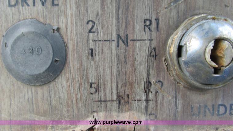 image for item I3010 Oliver G955-22124 tractor