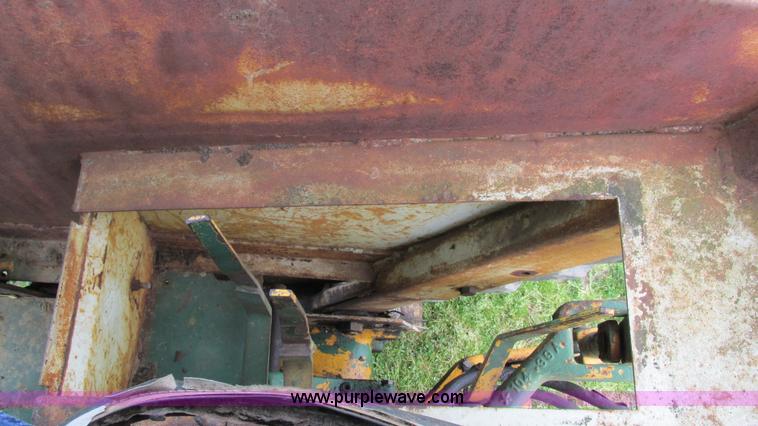 image for item I3010 Oliver G955-22124 tractor