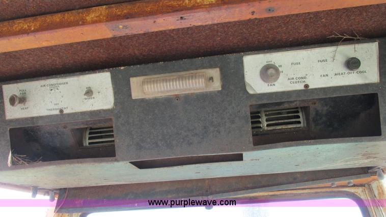 image for item I3010 Oliver G955-22124 tractor