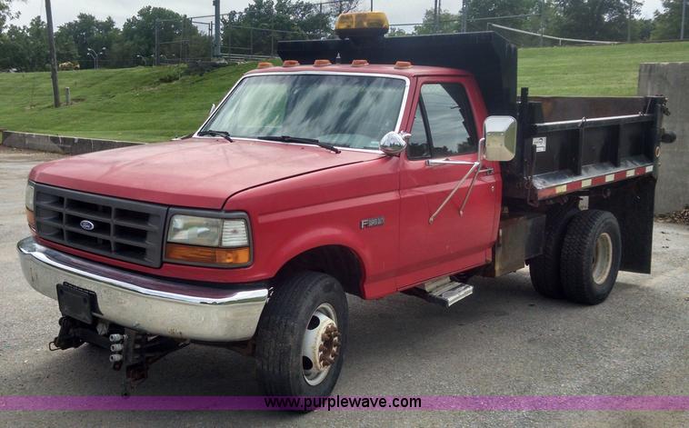 image for item I4523 1994 Ford F450 Super Duty dump truck