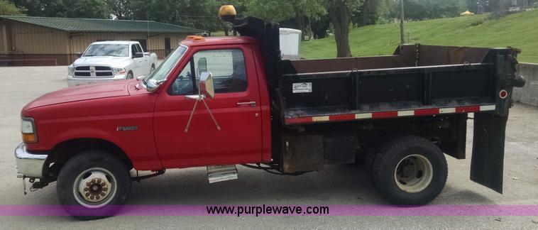 image for item I4523 1994 Ford F450 Super Duty dump truck