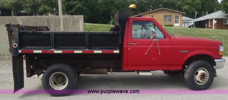 image for item I4523 1994 Ford F450 Super Duty dump truck