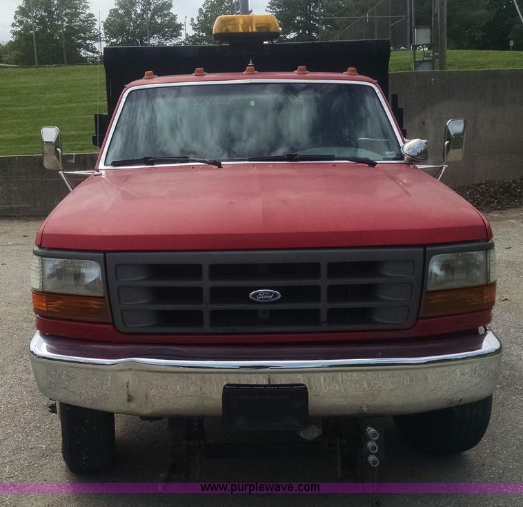 image for item I4523 1994 Ford F450 Super Duty dump truck