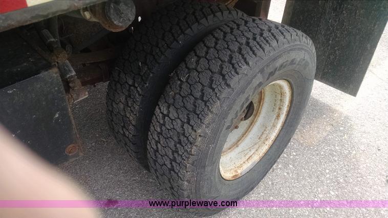 image for item I4523 1994 Ford F450 Super Duty dump truck