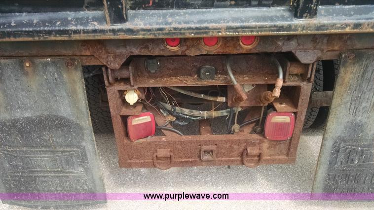 image for item I4523 1994 Ford F450 Super Duty dump truck