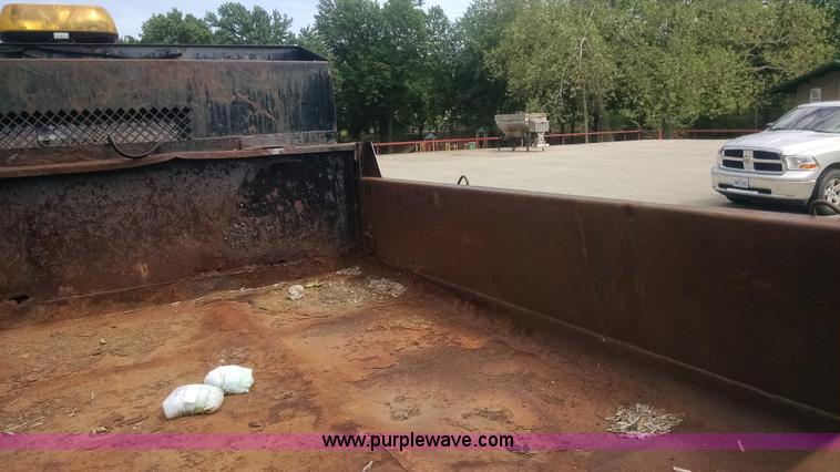 image for item I4523 1994 Ford F450 Super Duty dump truck