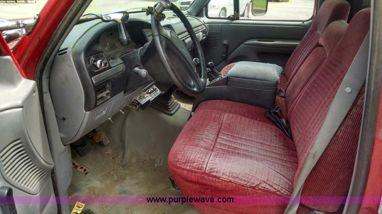 image for item I4523 1994 Ford F450 Super Duty dump truck