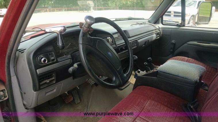 image for item I4523 1994 Ford F450 Super Duty dump truck