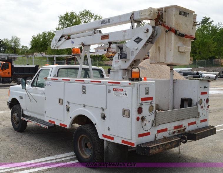 image for item I4524 1988 Ford F450 Super Duty bucket truck