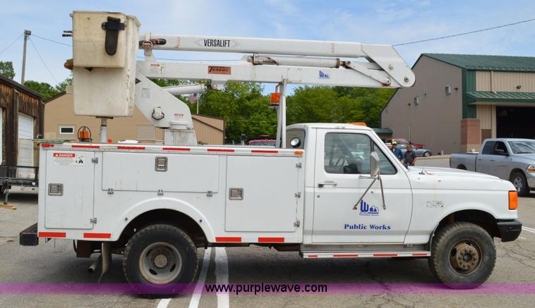 image for item I4524 1988 Ford F450 Super Duty bucket truck