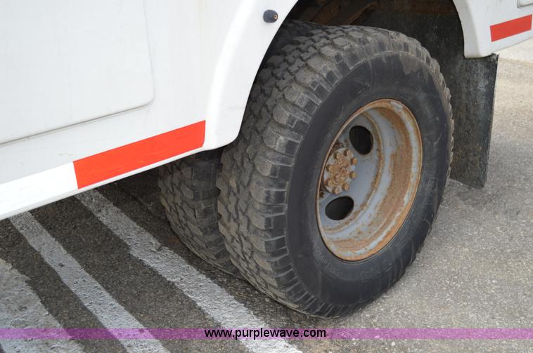 image for item I4524 1988 Ford F450 Super Duty bucket truck