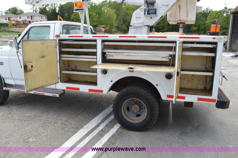 image for item I4524 1988 Ford F450 Super Duty bucket truck