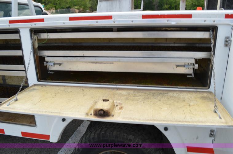 image for item I4524 1988 Ford F450 Super Duty bucket truck