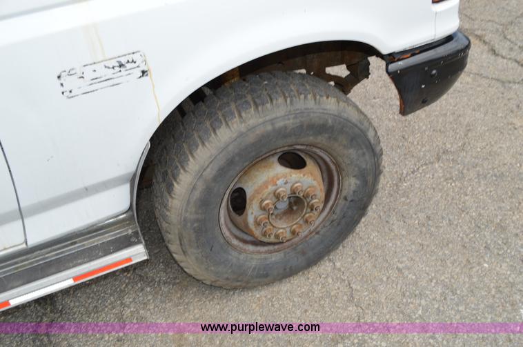 image for item I4524 1988 Ford F450 Super Duty bucket truck