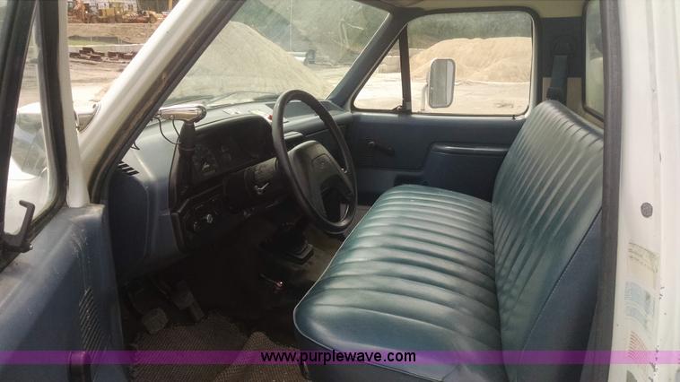 image for item I4524 1988 Ford F450 Super Duty bucket truck