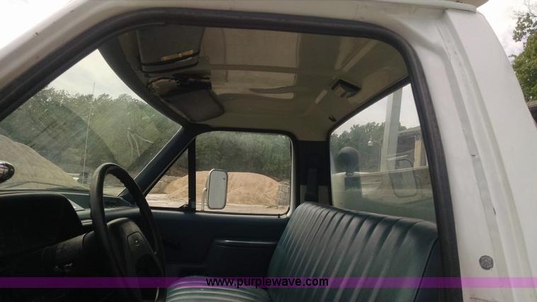 image for item I4524 1988 Ford F450 Super Duty bucket truck