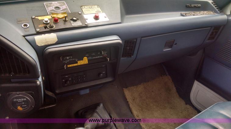 image for item I4524 1988 Ford F450 Super Duty bucket truck