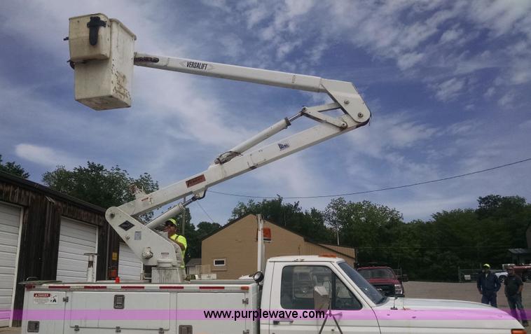 image for item I4524 1988 Ford F450 Super Duty bucket truck