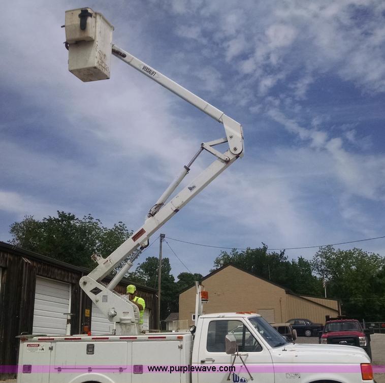 image for item I4524 1988 Ford F450 Super Duty bucket truck