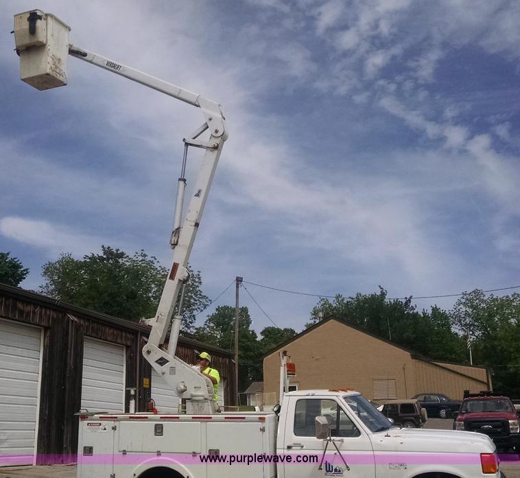 image for item I4524 1988 Ford F450 Super Duty bucket truck