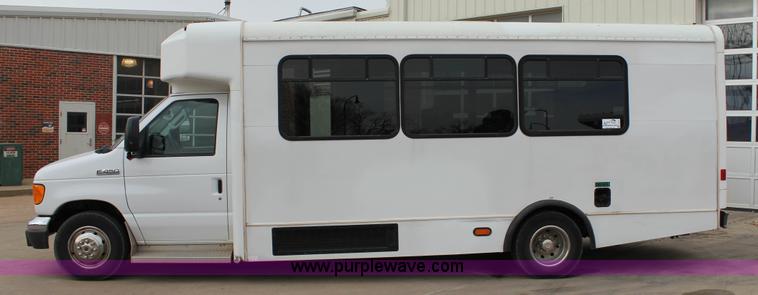image for item J2314 2007 Ford E450 bus