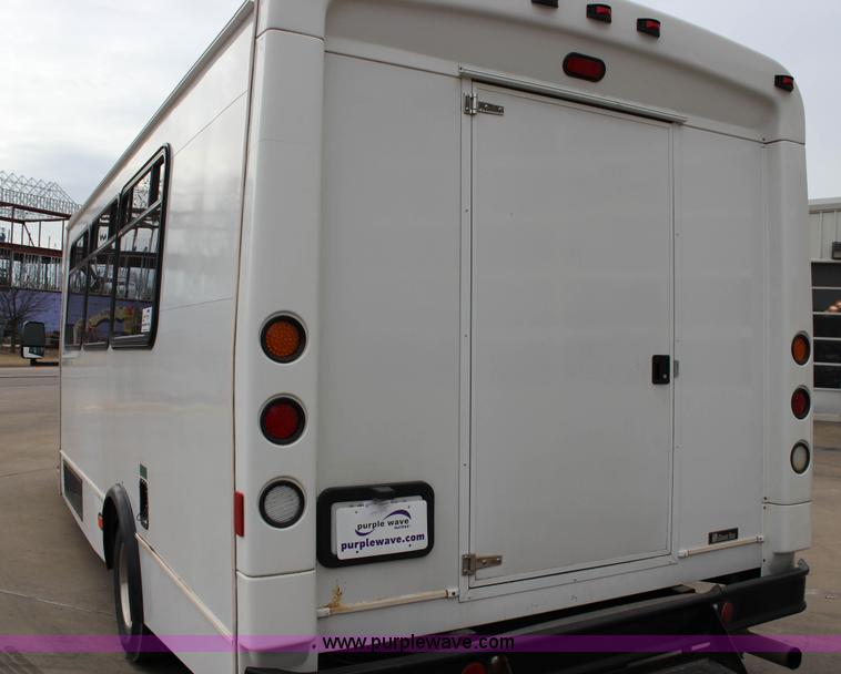 image for item J2314 2007 Ford E450 bus