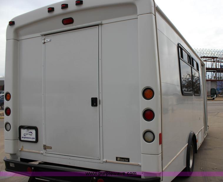 image for item J2314 2007 Ford E450 bus