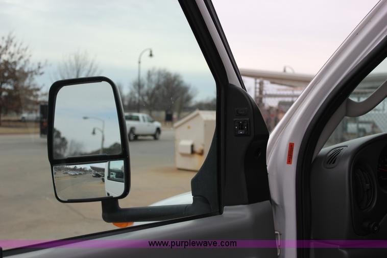 image for item J2314 2007 Ford E450 bus