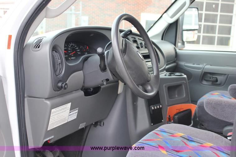 image for item J2314 2007 Ford E450 bus