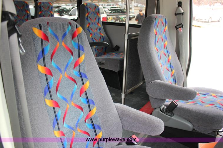 image for item J2314 2007 Ford E450 bus