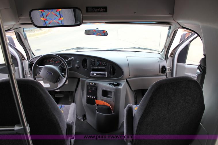 image for item J2314 2007 Ford E450 bus