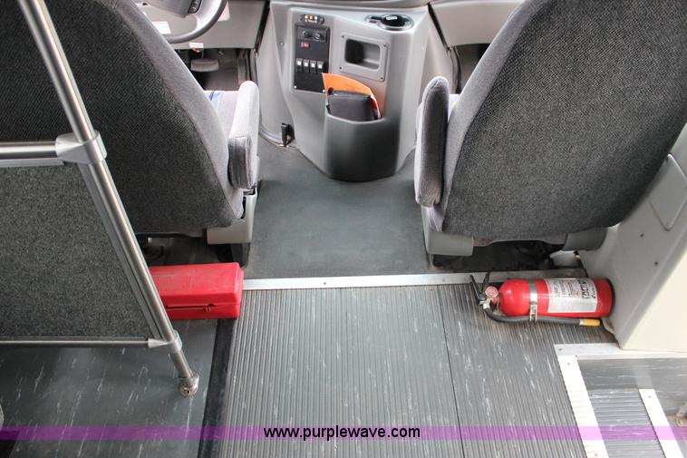 image for item J2314 2007 Ford E450 bus