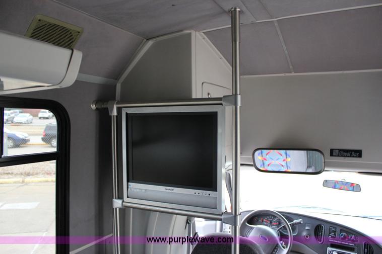 image for item J2314 2007 Ford E450 bus