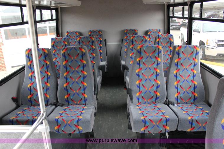 image for item J2314 2007 Ford E450 bus