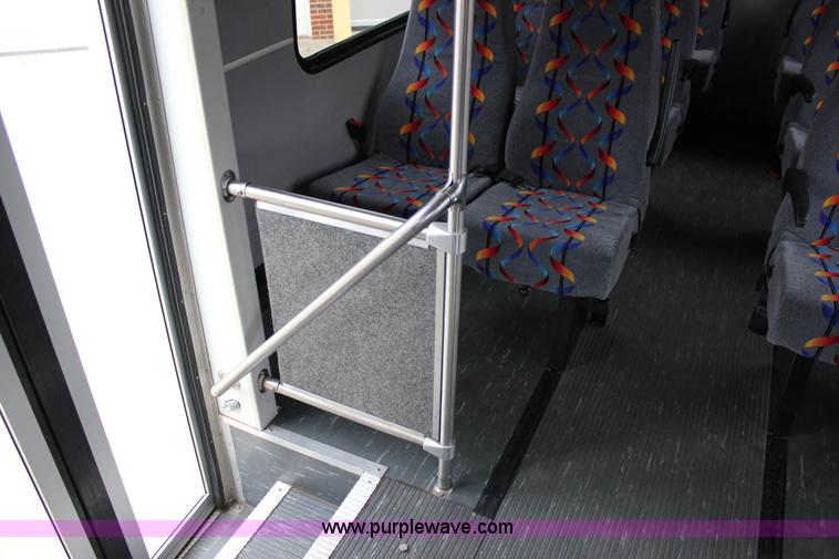 image for item J2314 2007 Ford E450 bus